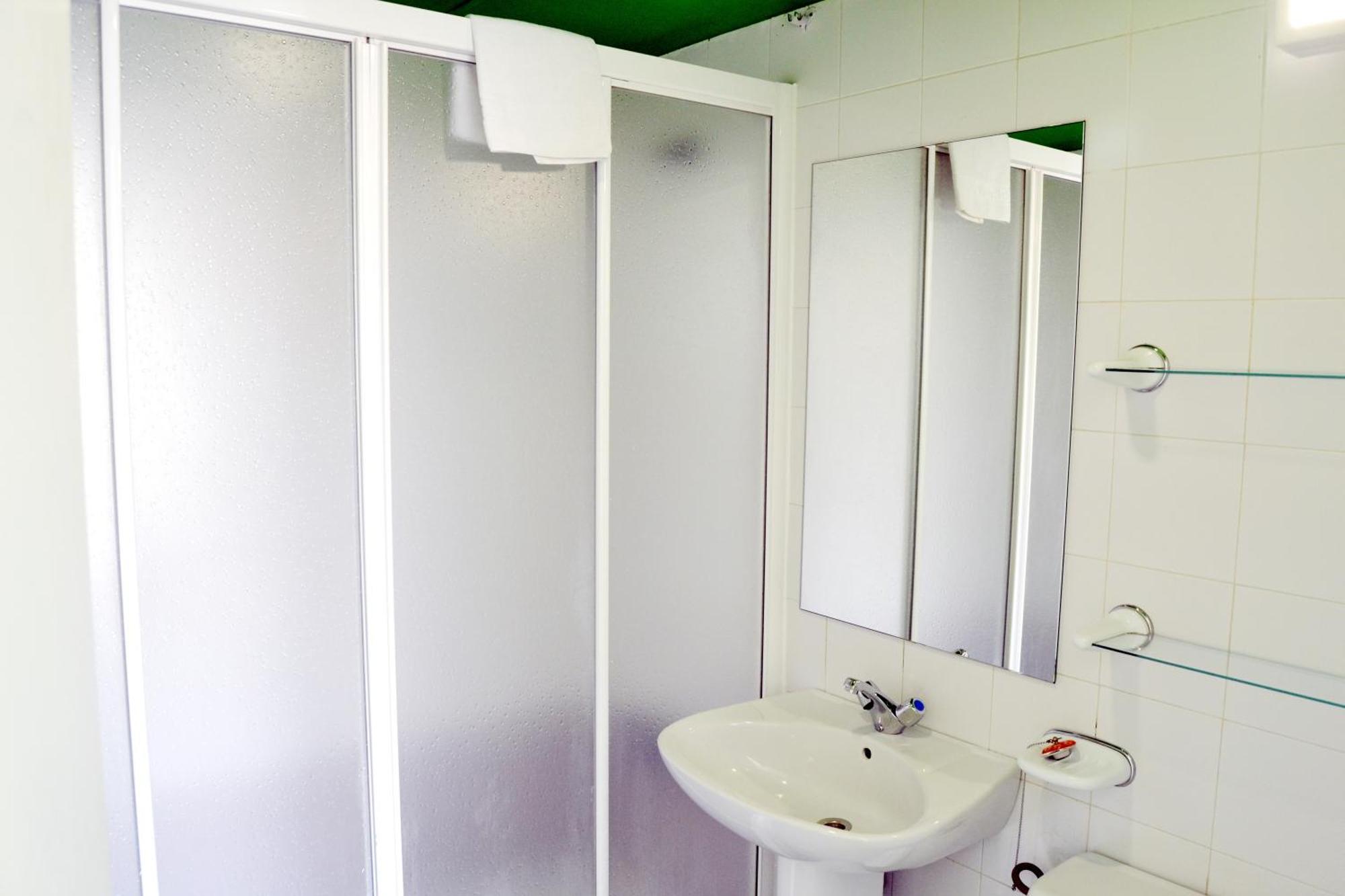 Quarto Twin com Casa de Banho