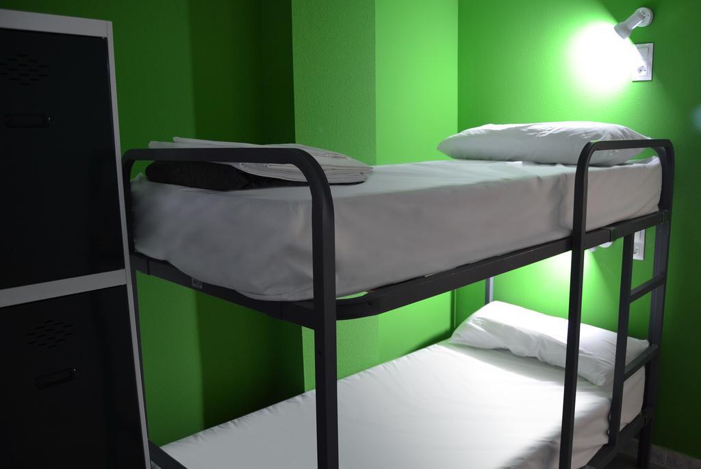 Cama num Dormitório com 8 Camas